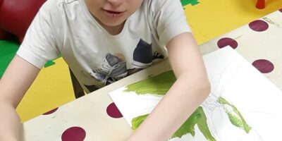 Урок живописи поднимает настроение