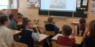 На занятии по творчеству 11