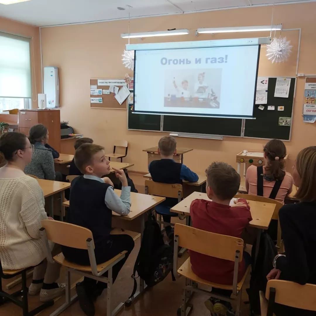 На занятии по творчеству 11