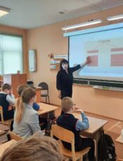 Русский язык — это средство нашей коммуникации.
