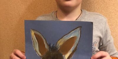На занятии по творчеству ребята рисовали портрет осла