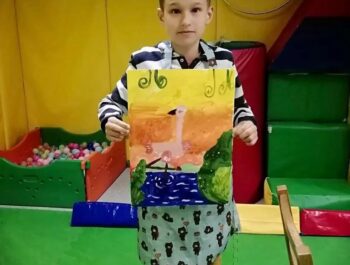 19 мая на занятии по творчеству ребята учились рисовать очень красивую птицу розовое фламинго