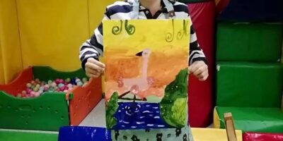 19 мая на занятии по творчеству ребята учились рисовать очень красивую птицу розовое фламинго