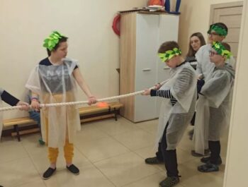 В первый день новой недели в нашем лагере проводились стилизованные Олимпийские игры